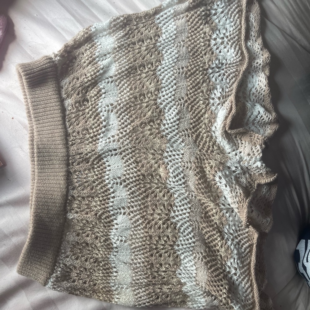 crochet tan & white comfy shorts super cute don’t fit me :(